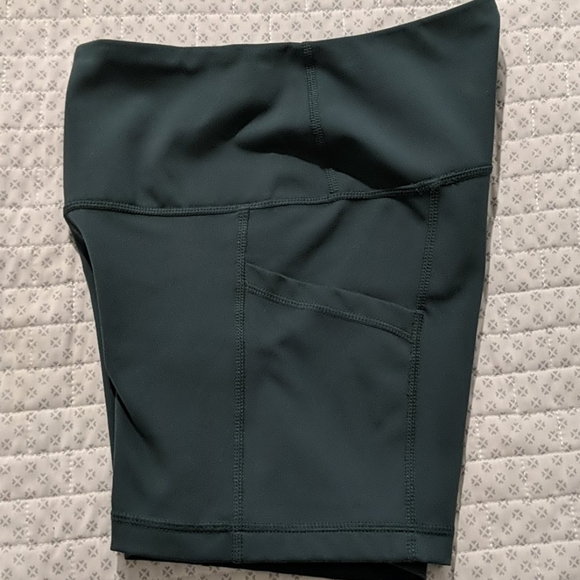 Yogalicious High Rise 5" seam Shorts XS - Picture 2 of 4